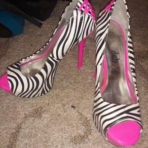 Gorgeous zebra/hot pink heels